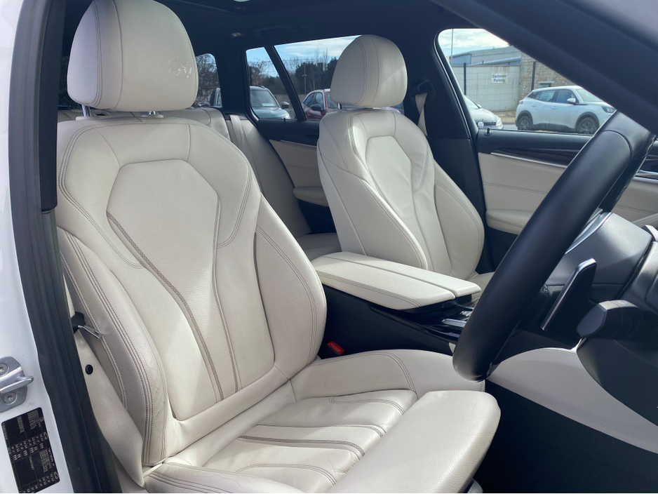 2018 BMW 5 Series - image 5