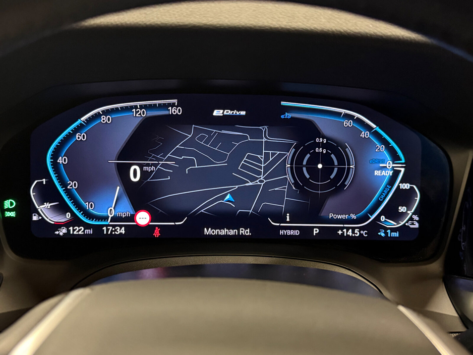 2022 BMW 3 Series - image 22