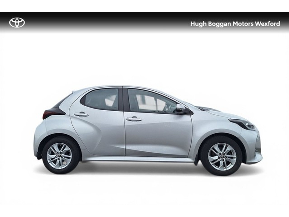 2021 Toyota Yaris - image 3