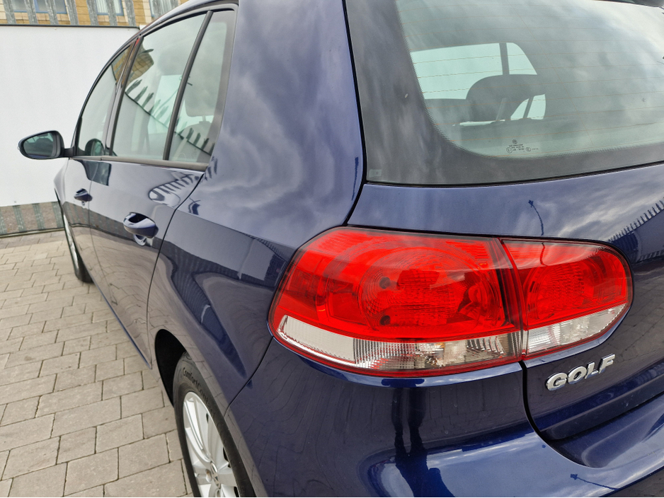 2012 Volkswagen Golf - image 8