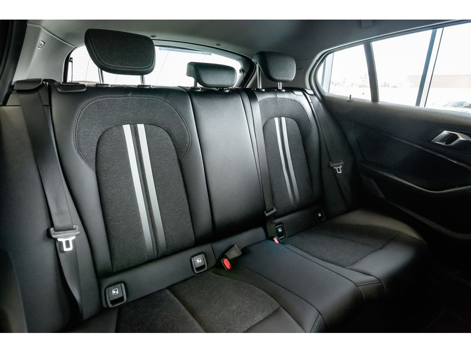 2022 BMW 1 Series - image 25