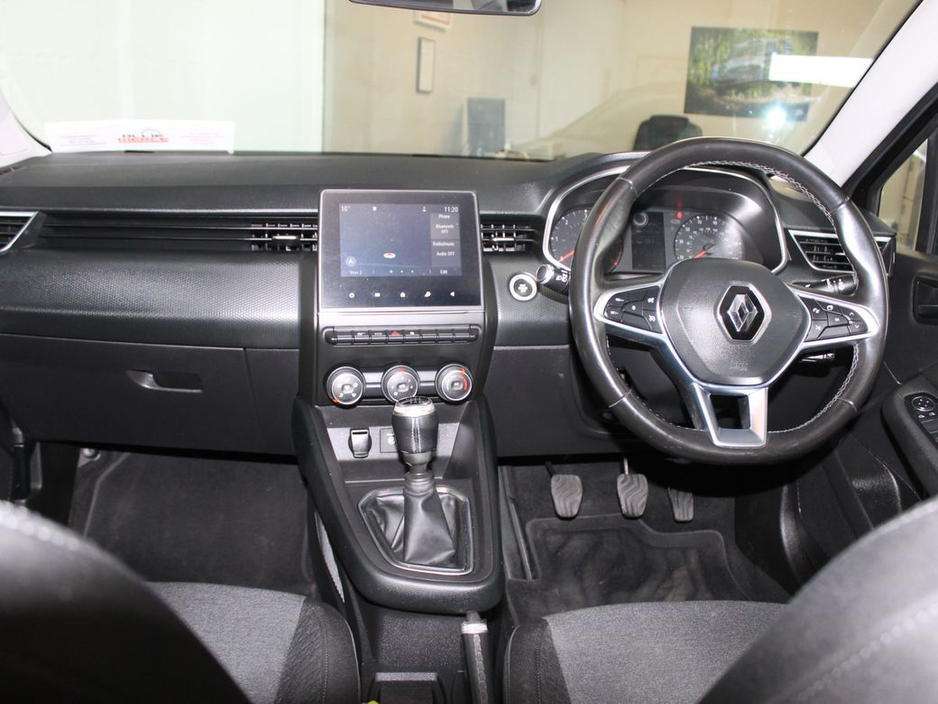 2020 Renault Clio - image 10