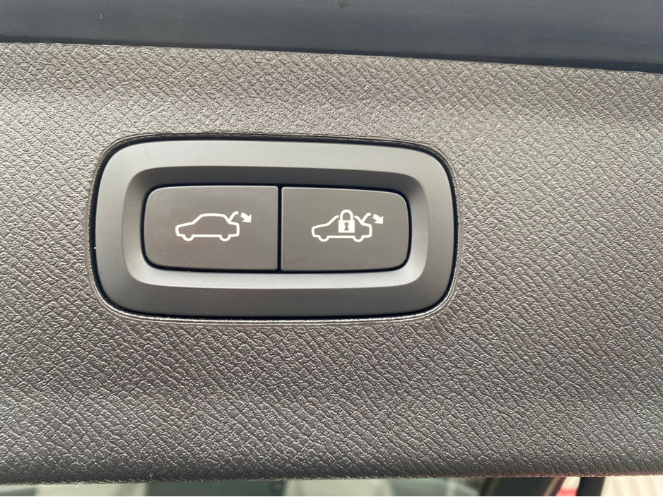 2023 Volvo XC90 - image 27