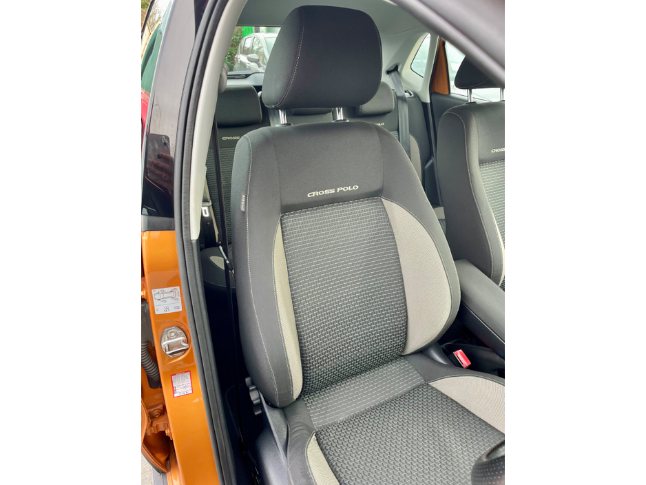 2015 Volkswagen Polo - image 16