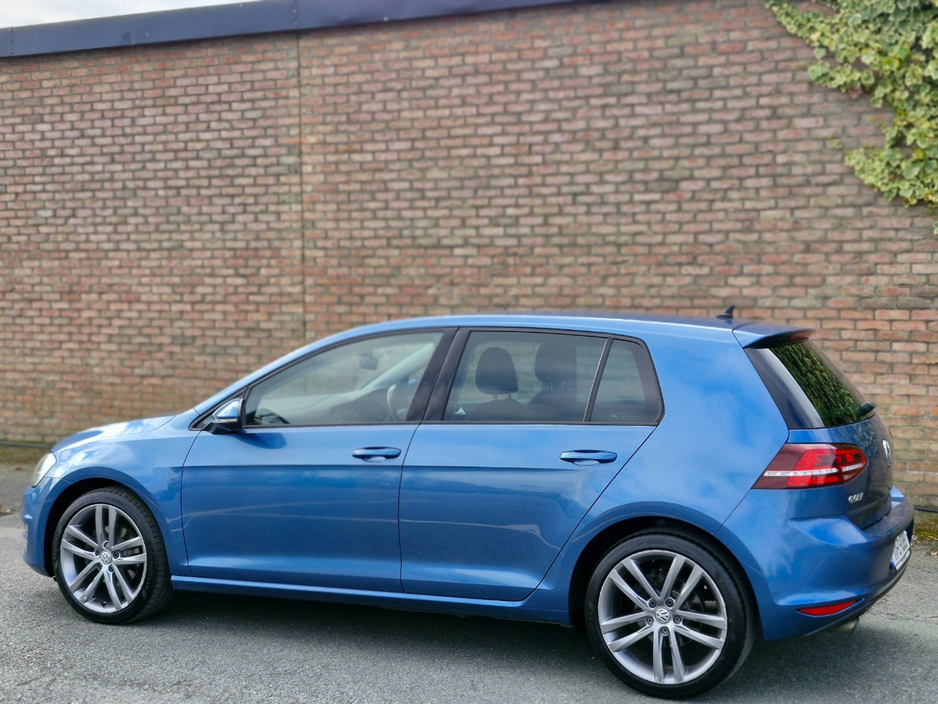 2017 Volkswagen Golf - image 2
