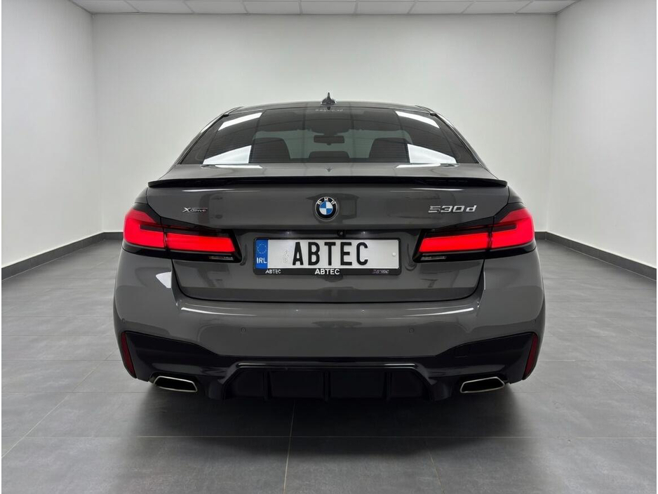 2021 BMW 5 Series - image 5