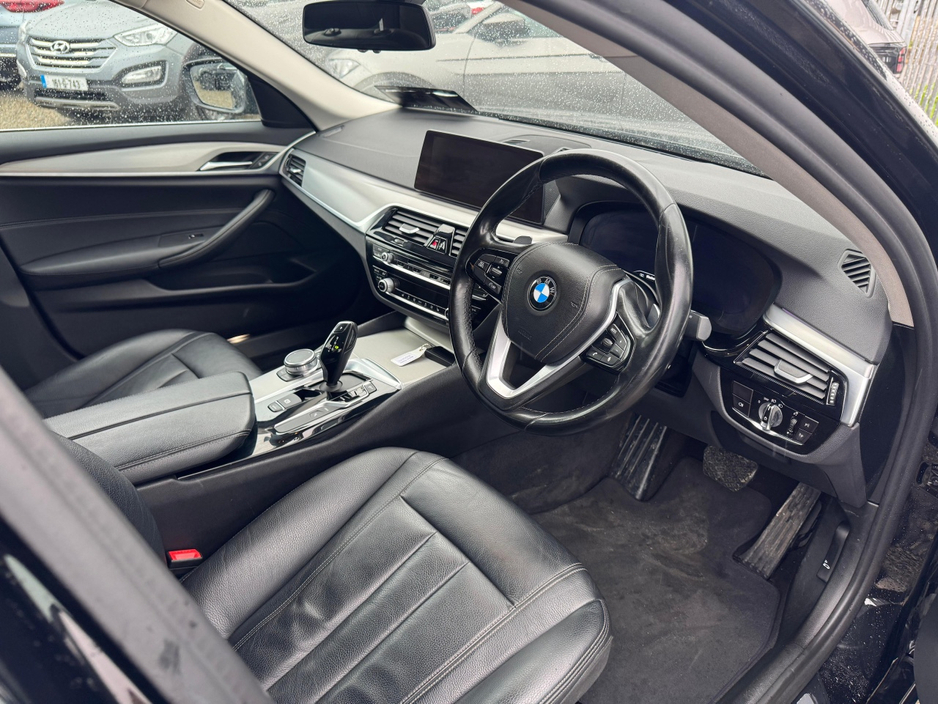 2019 BMW 5 Series - image 10