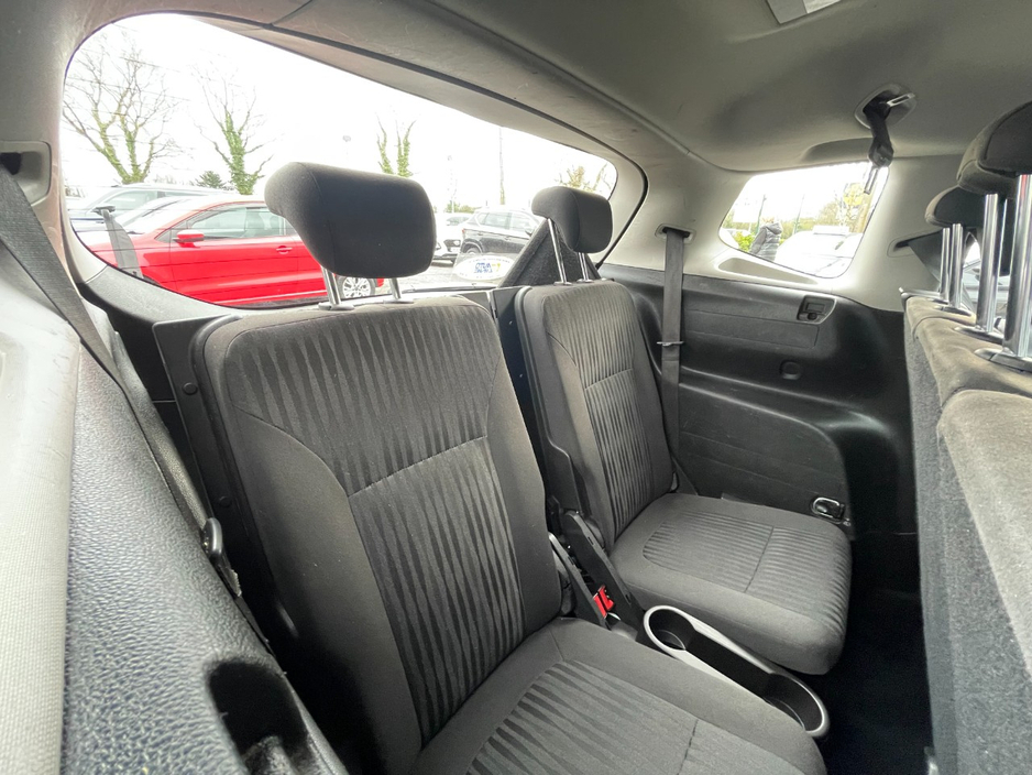 2016 Opel Zafira - image 8