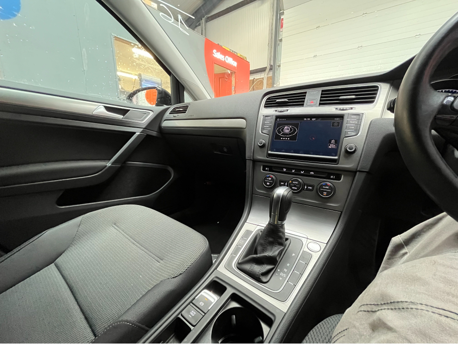 2016 Volkswagen Golf - image 16