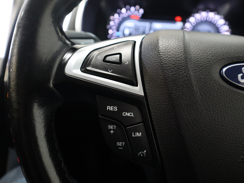 2019 Ford Galaxy - image 12