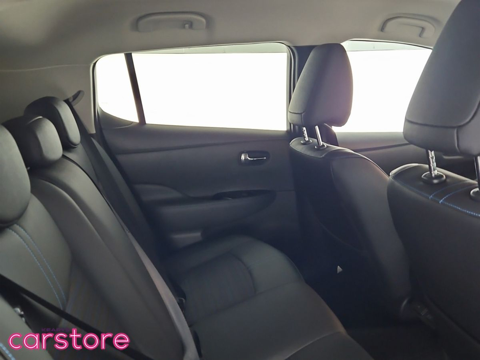 2023 Nissan Leaf - image 10
