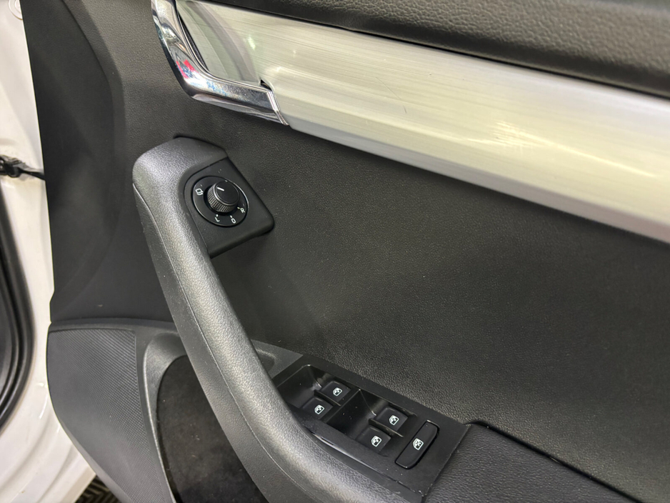 2017 Skoda Octavia - image 10