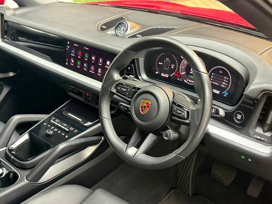 2024 Porsche Cayenne - image 12