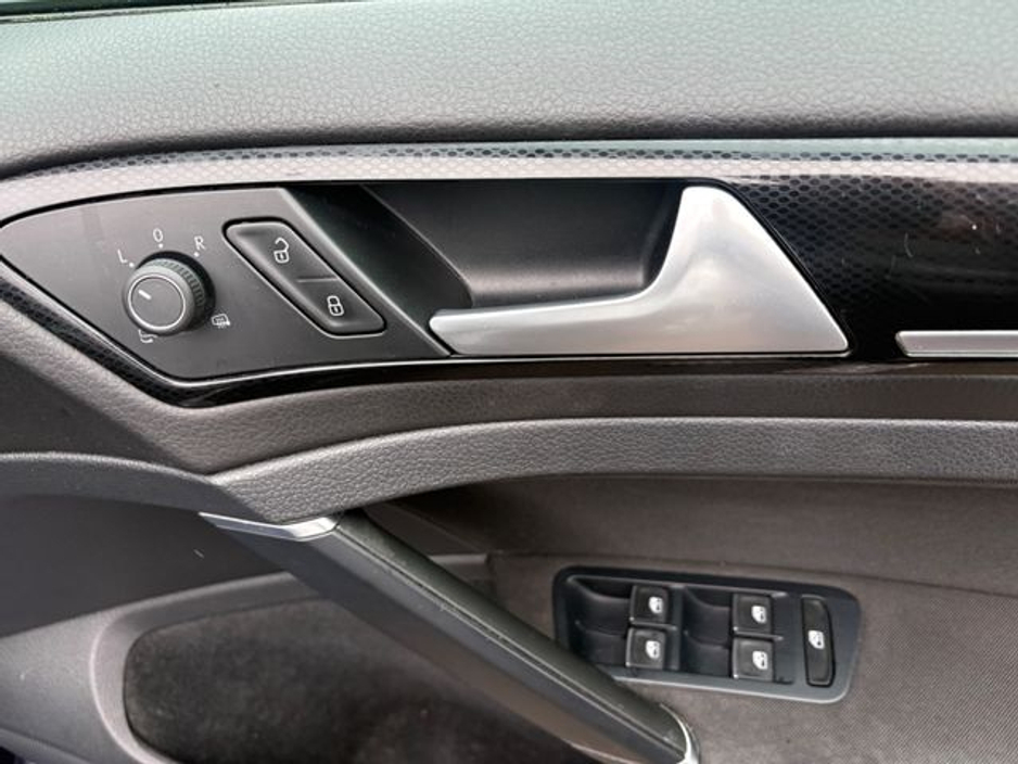 2016 Volkswagen Golf - image 28