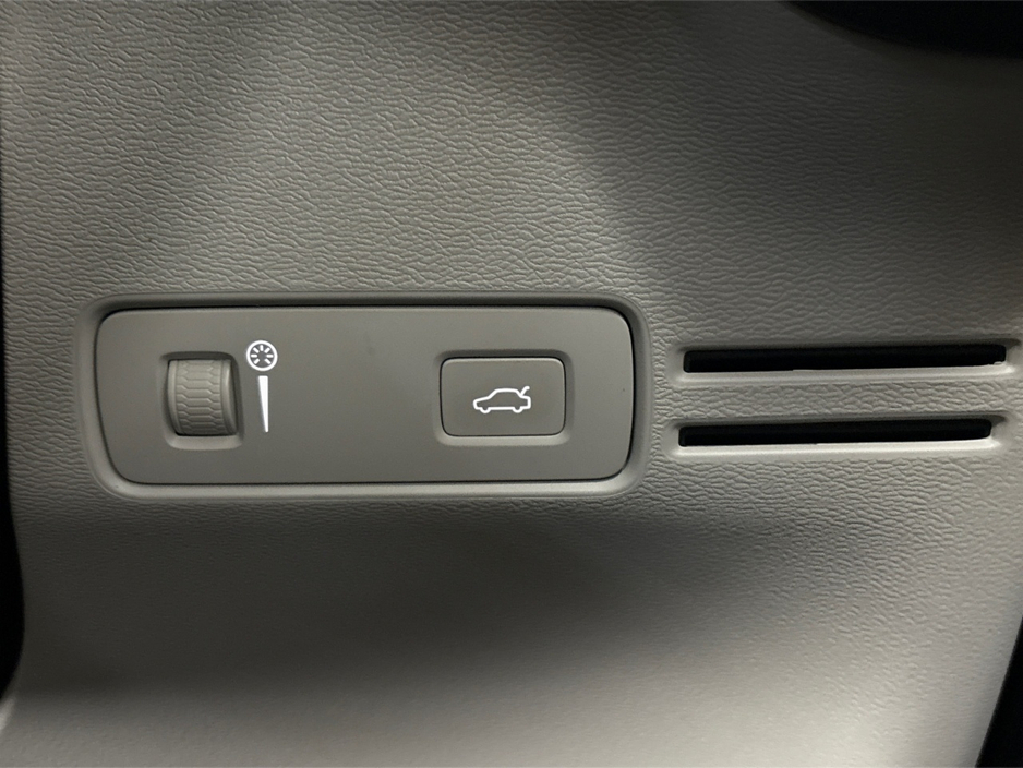 2020 Volvo XC40 - image 22