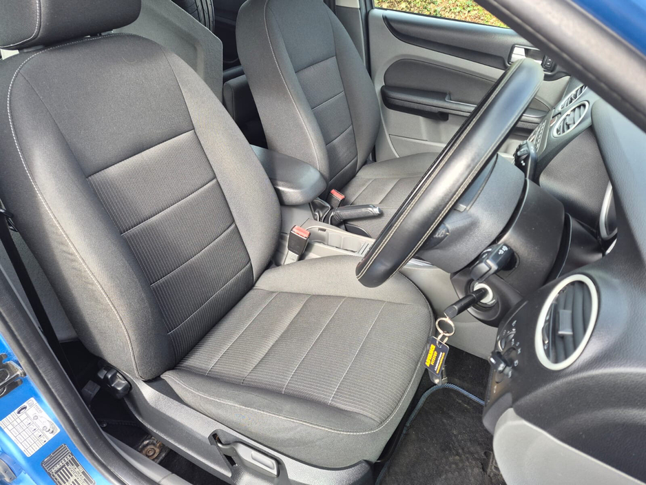 2011 Ford Focus - image 14