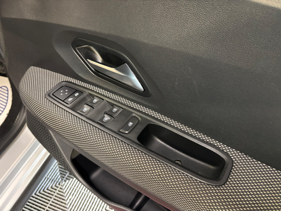 2022 Dacia Jogger - image 11