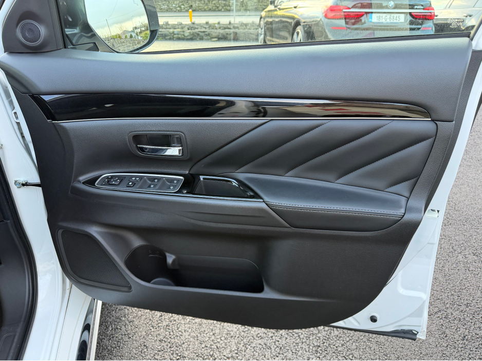 2020 Mitsubishi Outlander 4X4 Plug-in Hybrid - High Spec - Like New €24,750