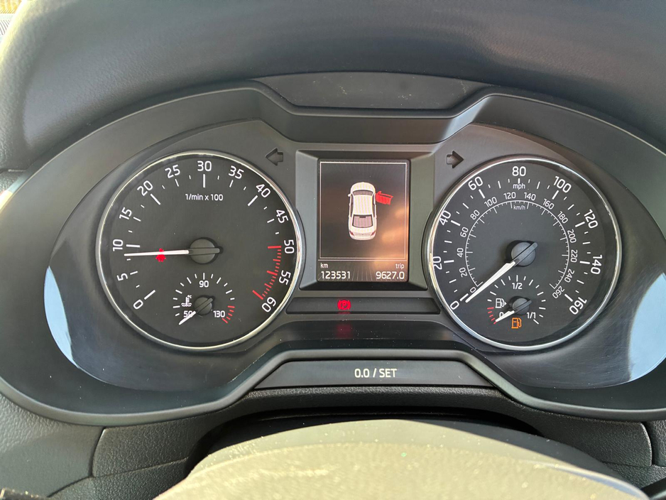 2016 Skoda Octavia - image 7