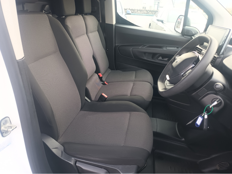 2022 Peugeot Partner PROFESSIONAL PLUS 1.5  HDI 100 6 €13,414