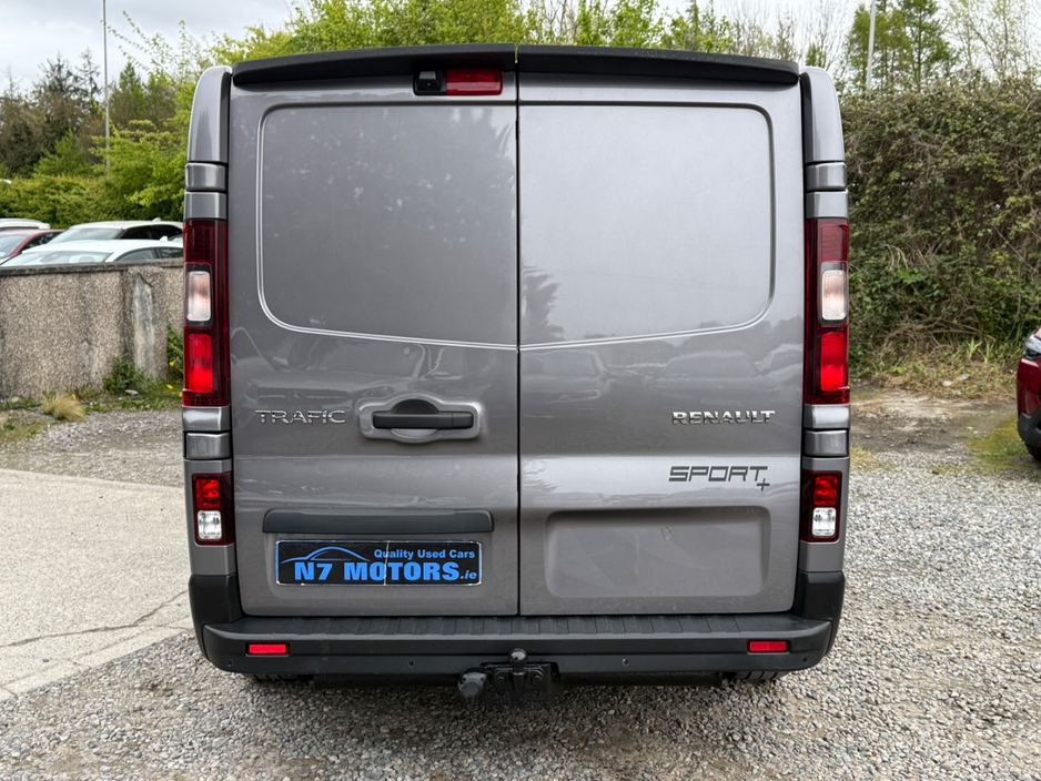 2021 Renault Trafic - image 4