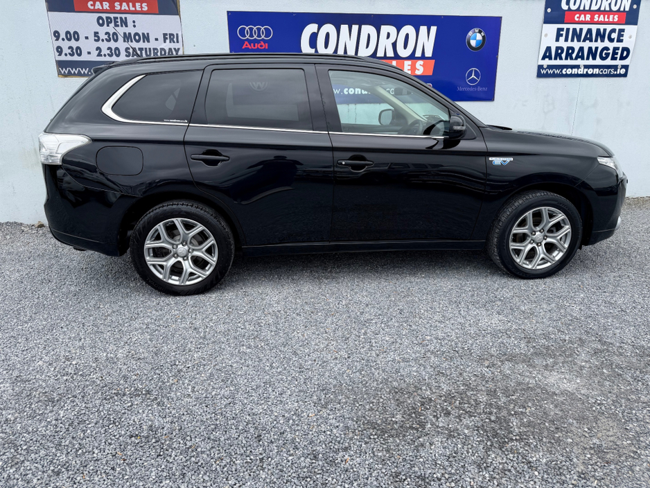 2015 Mitsubishi Outlander - image 9