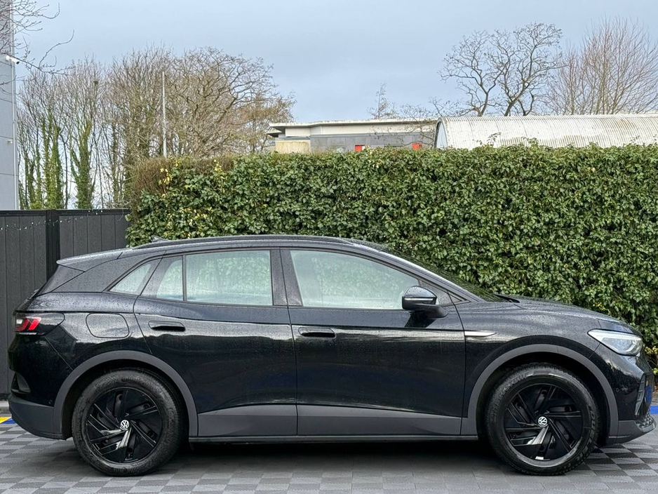2023 Volkswagen ID.4 LIFE 77KWH // APPLE CARPLAY/ANDROID AUTO // REVERSE CAMERA // HEATED MULTIFUNCTION STEERING WHEEL €20,950