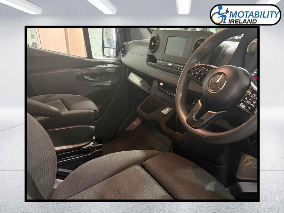 2020 Mercedes-Benz Sprinter - image 3