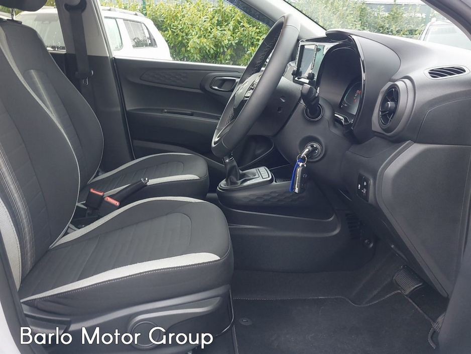 2025 Hyundai i10 - image 9