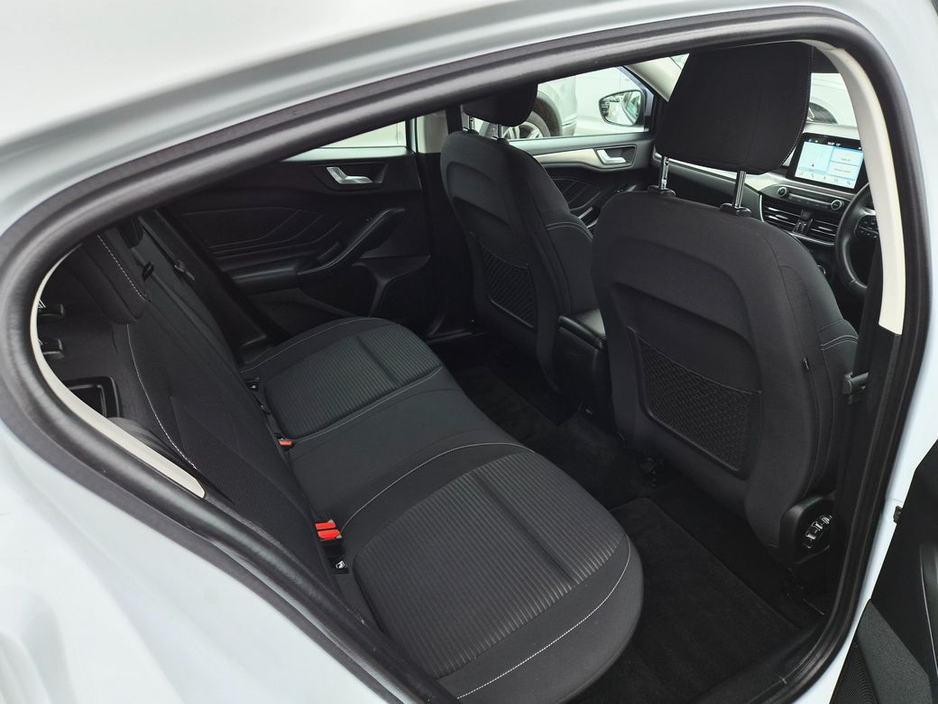 2019 Ford Focus - image 8
