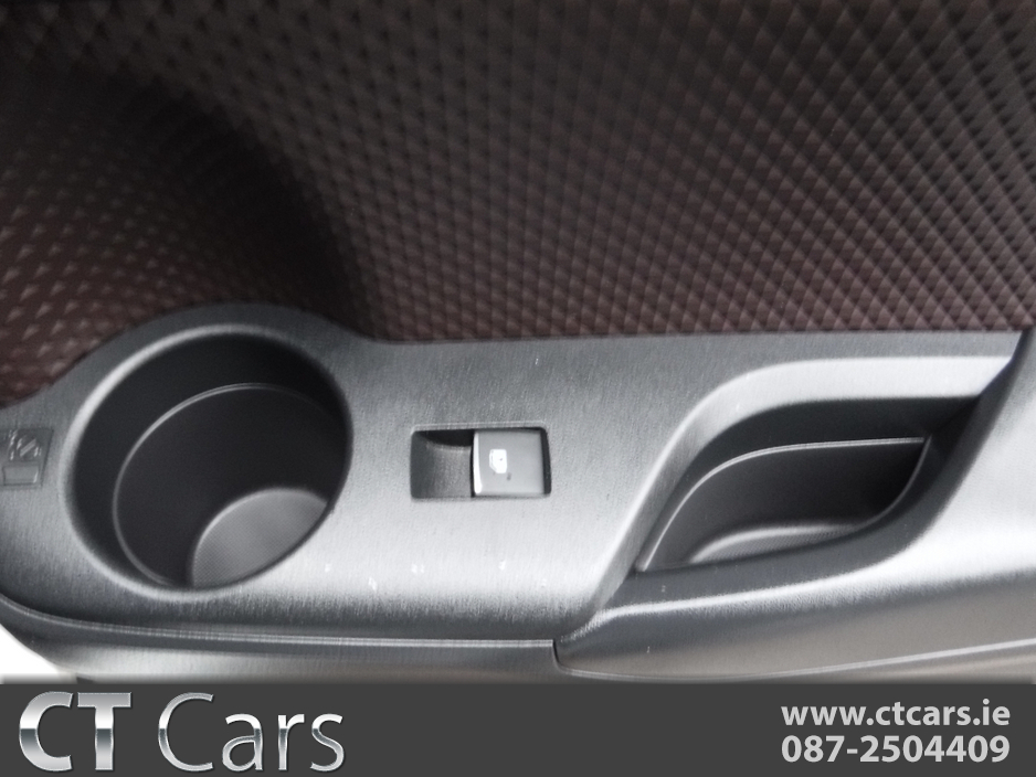 2017 Toyota C-HR 1.8 AUTO HYBRID LOW MILES HIGH SPEC €18,950