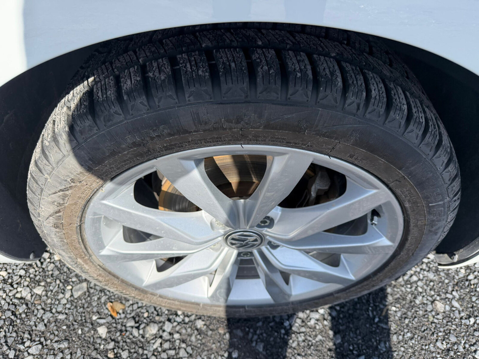 2016 Volkswagen Beetle - image 9