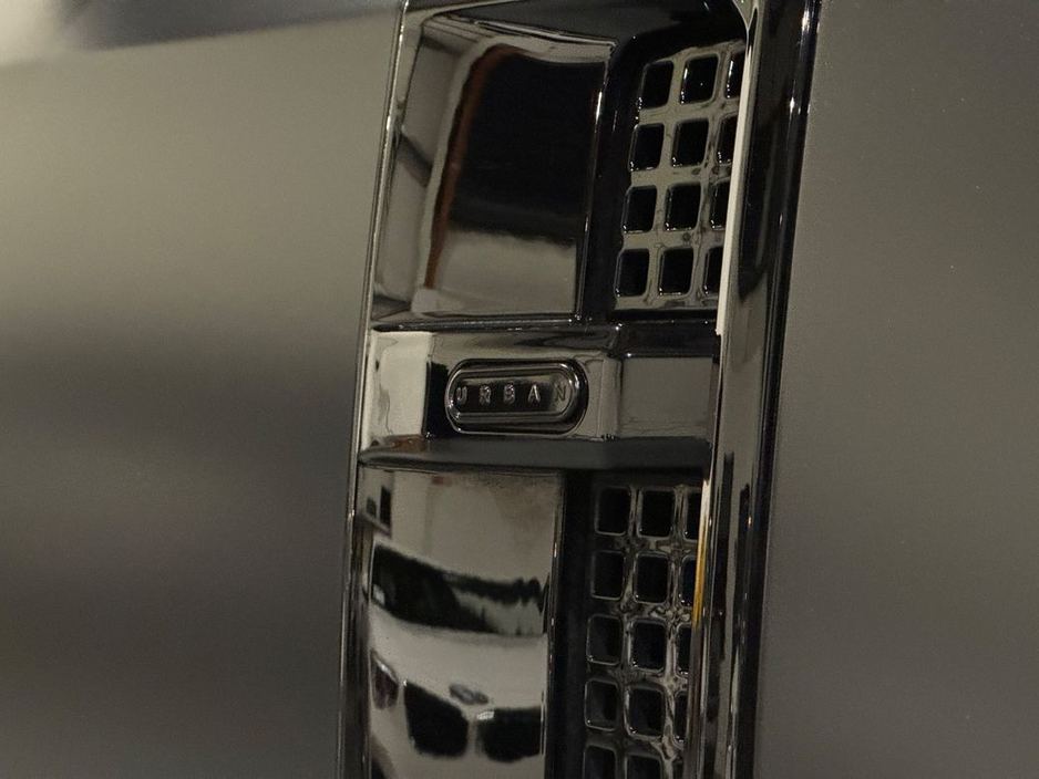 2023 Land Rover Defender - image 25