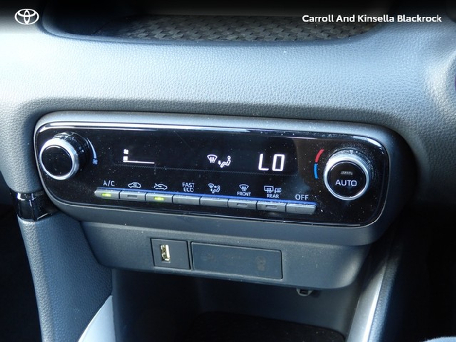 2022 Toyota Yaris - image 14