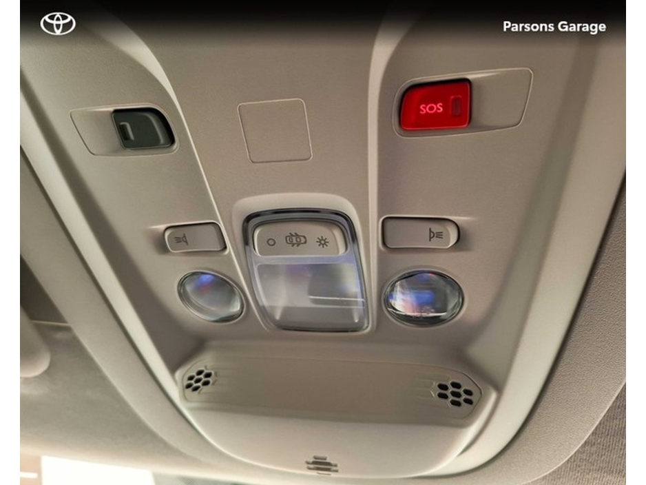 2025 Toyota Proace City - image 9