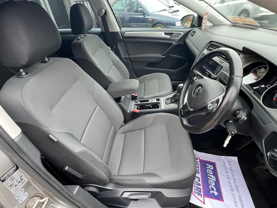 2014 Volkswagen Golf - image 8