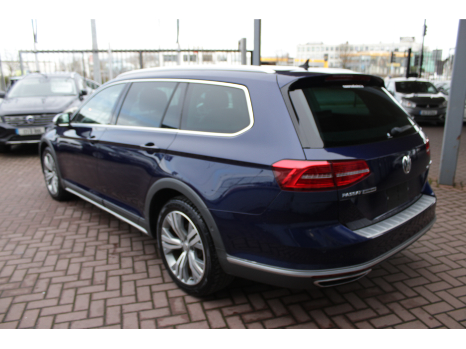 2019 Volkswagen Passat - image 6