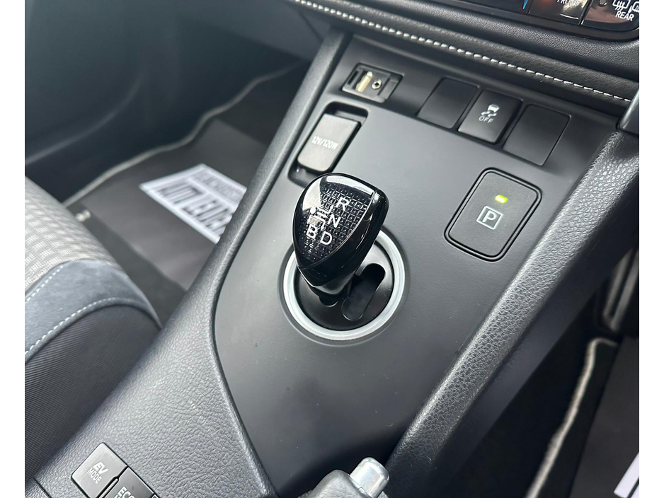 2018 Toyota Auris 1.8 HYBRID LUNA SPORT 136BHP AUTO LOW KM €16,450