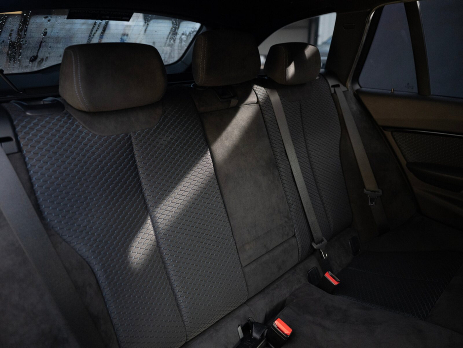 2015 BMW 3 Series - image 24