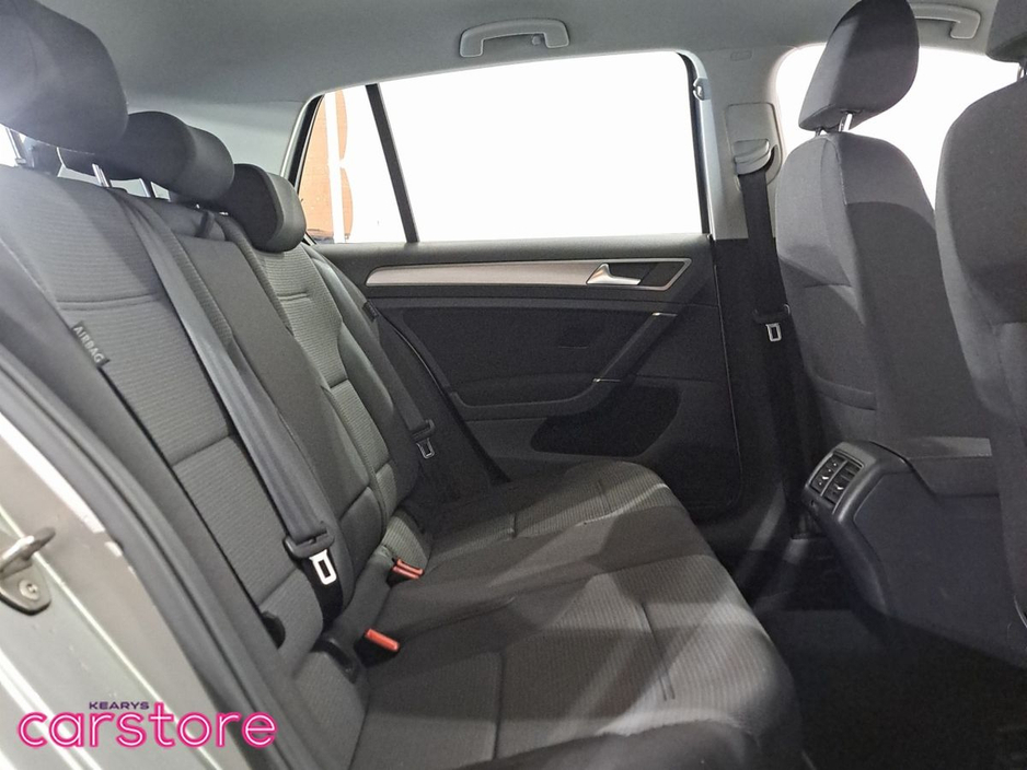 2015 Volkswagen Golf - image 13