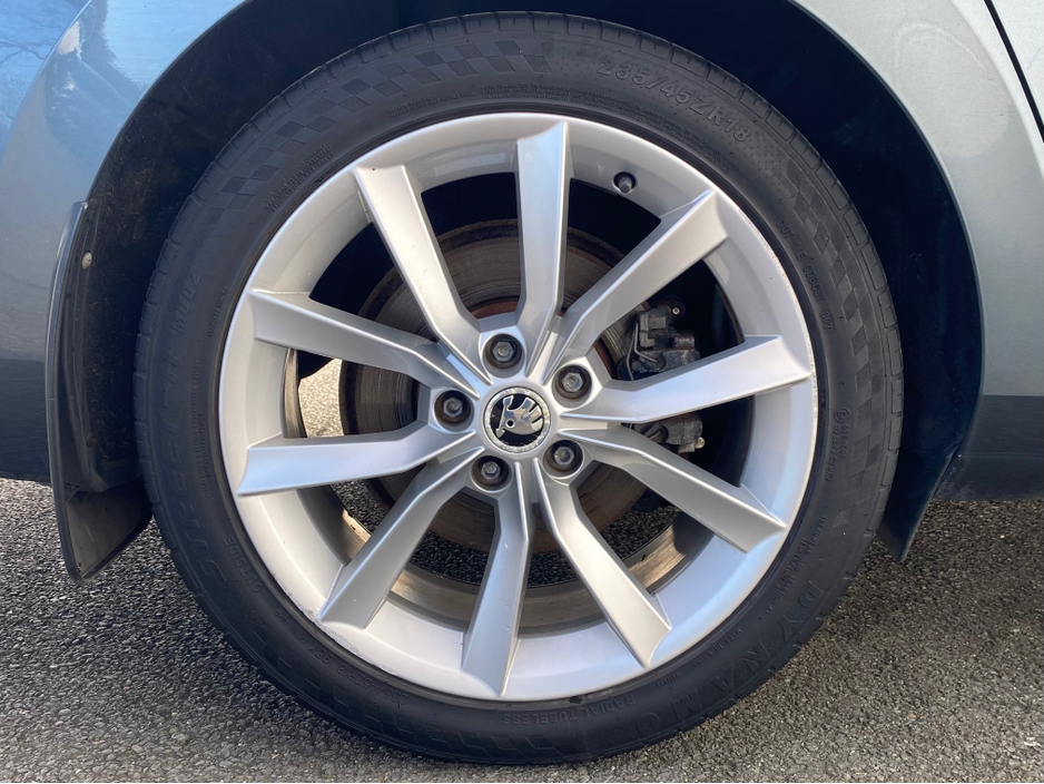 2016 Skoda Superb - image 11