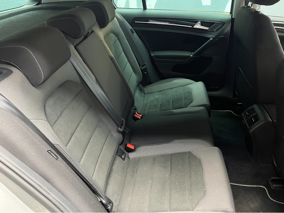 2019 Volkswagen Golf - image 11