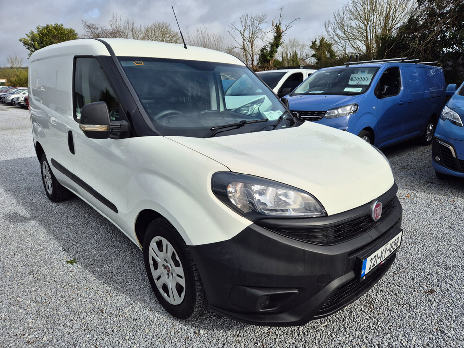 2022 Fiat Doblo - image 6