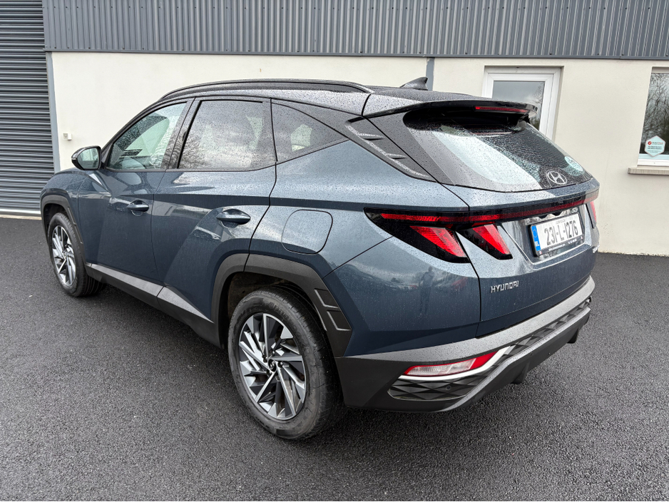 2023 Hyundai Tucson - image 3