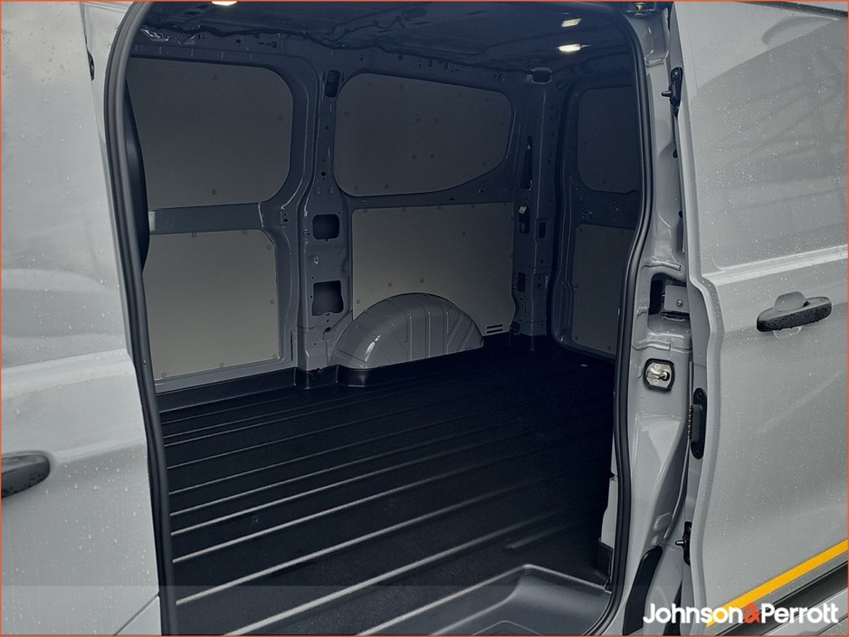 2026 Ford Transit Custom - image 5