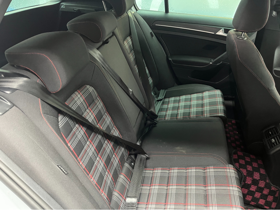 2018 Volkswagen Golf - image 11