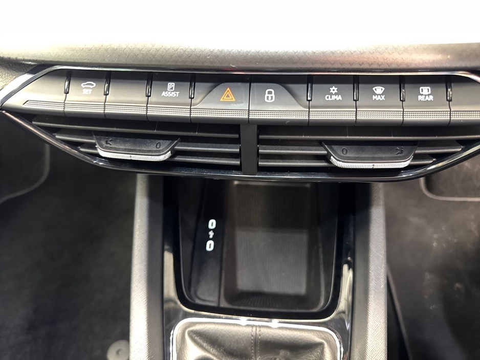 2023 Skoda Octavia - image 17