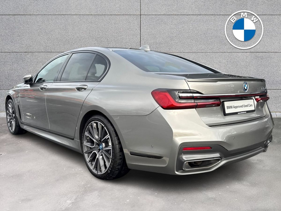 2022 BMW 7 Series - image 2