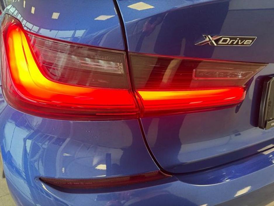 2020 BMW 3 Series - image 20