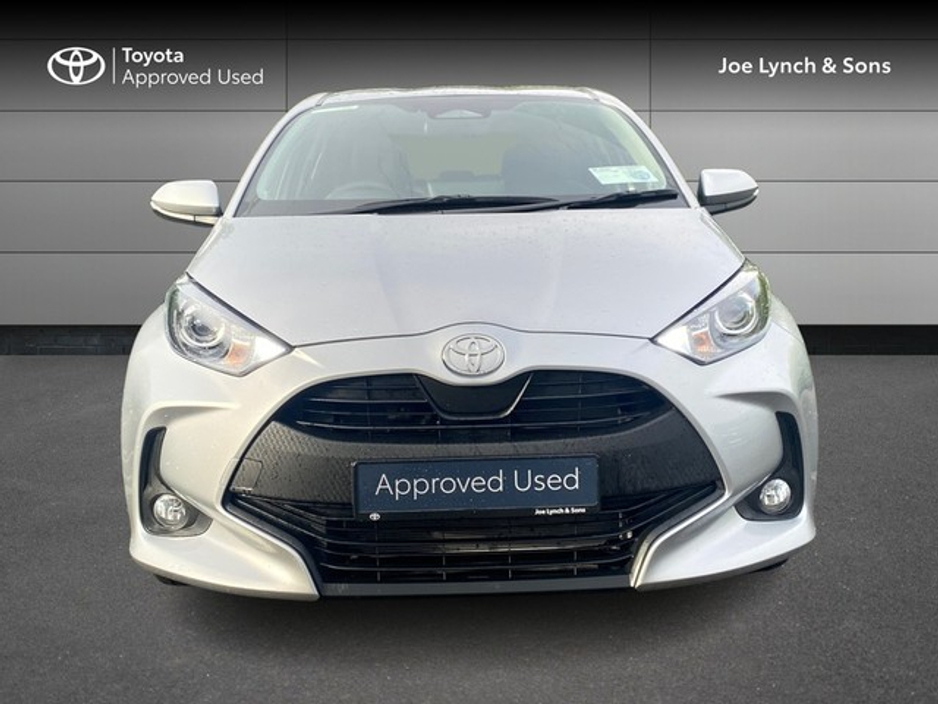 2025 Toyota Yaris - image 5